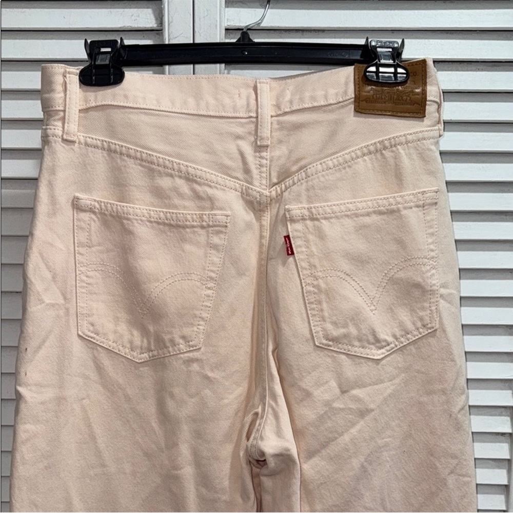 Levi's Women's Soft Peach  Cropped Jeans - Picture 3 of 8